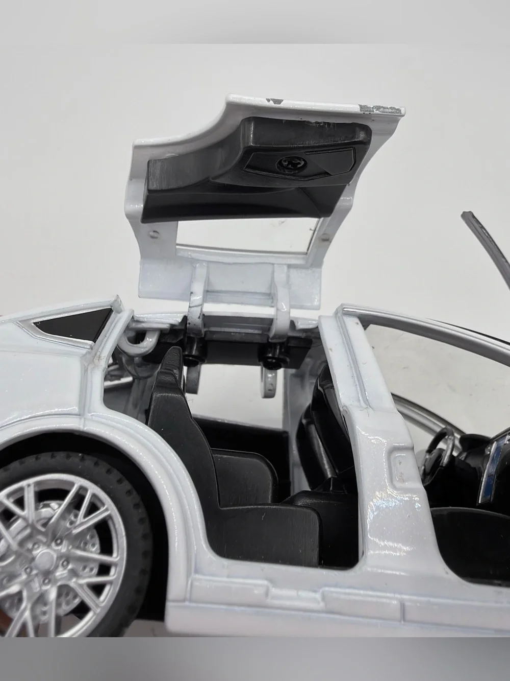 Tesla Model X 90D Diecast Toy Car White Opening Falcon Doors 1:32 Scale